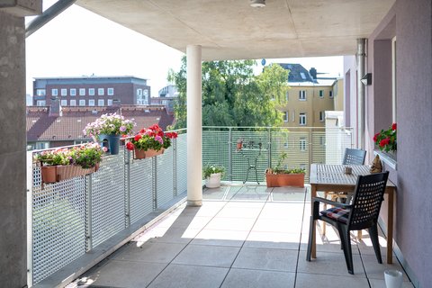 Blick in den Balkon der Wohnanlage der Behrens-Stiftung